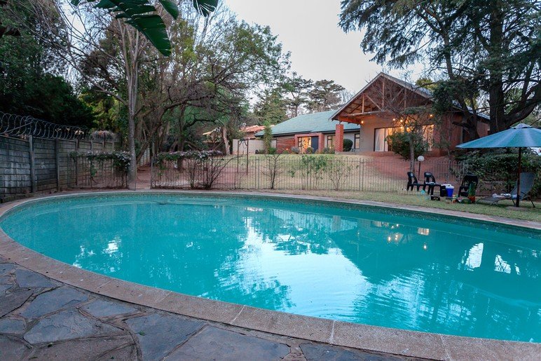 Welcome to our Self-catering Guest House with Garden View